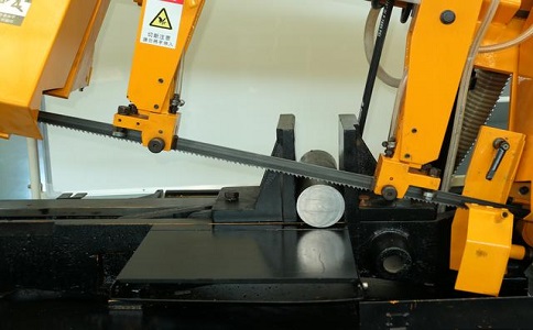 九真镇数控带锯床自动送料精度会出现偏差吗？